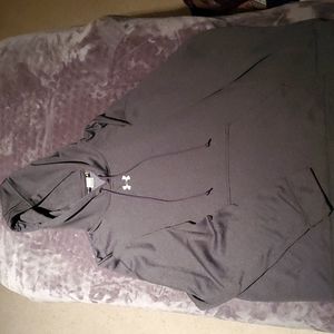 Men's Under Armor Hooded Pull Over - XL